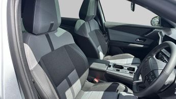 Vauxhall Grandland Electric 73kWh Ultimate SUV 5dr Electric Auto (213 ps)