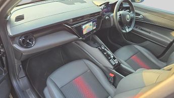 Alfa Romeo Junior 54kWh Elettrica Speciale SUV 5dr Electric Auto (156 ps)