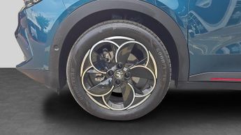 Alfa Romeo Junior 54kWh Elettrica Speciale SUV 5dr Electric Auto (156 ps)