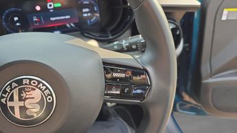 Alfa Romeo Junior 54kWh Elettrica Speciale SUV 5dr Electric Auto (156 ps)