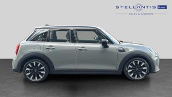 Mini Hatch 1.5 Cooper Exclusive Hatchback 5dr Petrol Steptronic Euro 6 (s/s