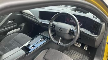Vauxhall Astra Electric 54kWh Ultimate Hatchback 5dr Electric Auto (156 ps)