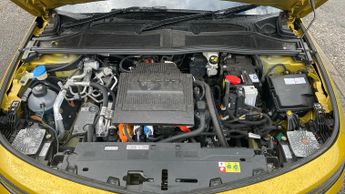 Vauxhall Astra Electric 54kWh Ultimate Hatchback 5dr Electric Auto (156 ps)