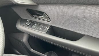 Vauxhall Grandland Electric 73kWh GS SUV 5dr Electric Auto (213 ps)