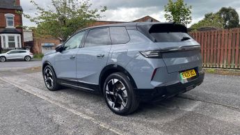 Vauxhall Grandland Electric 73kWh Ultimate SUV 5dr Electric Auto (213 ps)
