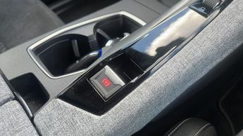 Peugeot 3008 73kWh GT SUV 5dr Electric Auto (210 ps)
