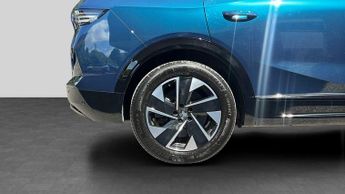 Vauxhall Grandland Electric 73kWh GS SUV 5dr Electric Auto (213 ps)