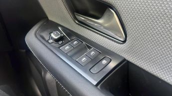 Vauxhall Grandland Electric 73kWh GS SUV 5dr Electric Auto (213 ps)