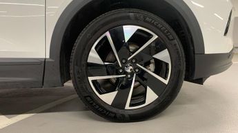 Vauxhall Grandland 1.2 Ultimate SUV 5dr Petrol Hybrid e-DCT Euro 6 (s/s) (136 ps)