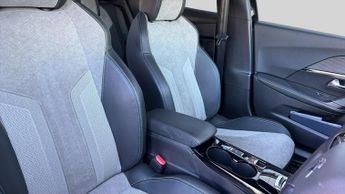 Peugeot 2008 50kWh GT SUV 5dr Electric Auto (136 ps)