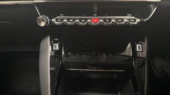 Peugeot 208 50kWh Allure Hatchback 5dr Electric Auto (7.4kW Charger) (136 ps