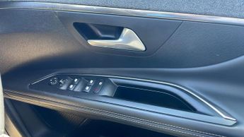 Peugeot 3008 SUV 1.2 PureTech Allure SUV 5dr Petrol EAT Euro 6 (s/s) (130 ps)