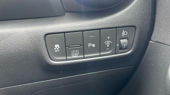 Hyundai Kona 1.6 h-GDi Premium SUV 5dr Petrol Hybrid DCT Euro 6 (s/s) (141 ps