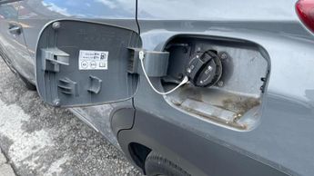 Hyundai Kona 1.6 h-GDi Premium SUV 5dr Petrol Hybrid DCT Euro 6 (s/s) (141 ps