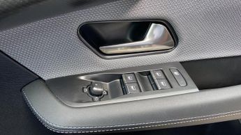 Vauxhall Grandland 1.2 Ultimate SUV 5dr Petrol Hybrid e-DCT Euro 6 (s/s) (145 ps)