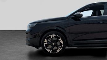 Vauxhall Grandland Electric 73kWh Ultimate SUV 5dr Electric Auto (213 ps)