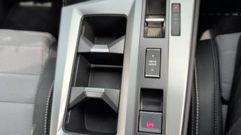 Vauxhall Grandland Electric 73kWh Ultimate SUV 5dr Electric Auto (213 ps)