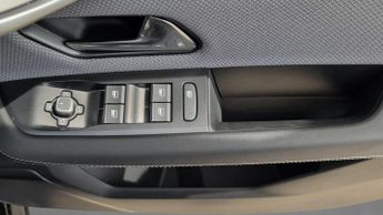 Vauxhall Grandland Electric 73kWh Ultimate SUV 5dr Electric Auto (213 ps)