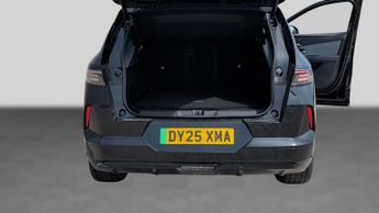 Vauxhall Grandland Electric 73kWh Ultimate SUV 5dr Electric Auto (213 ps)