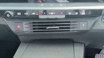 Vauxhall Grandland Electric 73kWh Ultimate SUV 5dr Electric Auto (213 ps)