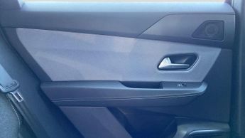 Vauxhall Grandland Electric 73kWh Ultimate SUV 5dr Electric Auto (213 ps)