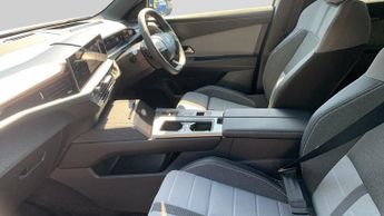 Vauxhall Grandland 1.2 Ultimate SUV 5dr Petrol Hybrid e-DCT Euro 6 (s/s) (145 ps)