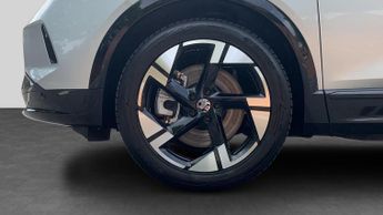 Vauxhall Grandland Electric 73kWh Ultimate SUV 5dr Electric Auto (213 ps)