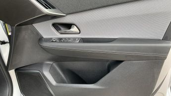 Vauxhall Grandland Electric 73kWh Ultimate SUV 5dr Electric Auto (213 ps)