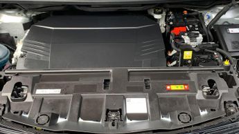 Vauxhall Grandland Electric 73kWh Ultimate SUV 5dr Electric Auto (213 ps)