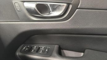 Volvo Xc60 2.0 T5 Momentum SUV 5dr Petrol Auto AWD Euro 6 (s/s) (250 ps)