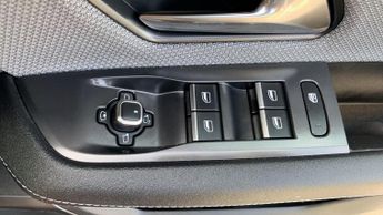 Vauxhall Grandland 1.2 Ultimate SUV 5dr Petrol Hybrid e-DCT Euro 6 (s/s) (145 ps)