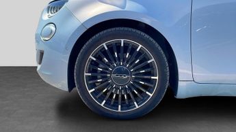 Fiat 500E 42kWh La Prima Hatchback 3dr Electric Auto (118 ps)