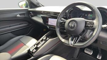 Alfa Romeo Junior 54kWh Elettrica Speciale SUV 5dr Electric Auto (156 ps)