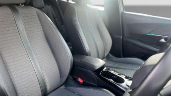 Peugeot 2008 50kWh Allure Premium SUV 5dr Electric Auto (136 ps)