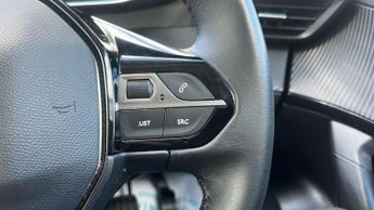 Peugeot 2008 50kWh Allure Premium SUV 5dr Electric Auto (136 ps)
