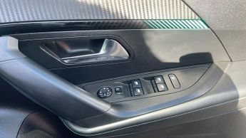 Peugeot 2008 50kWh Allure Premium SUV 5dr Electric Auto (136 ps)
