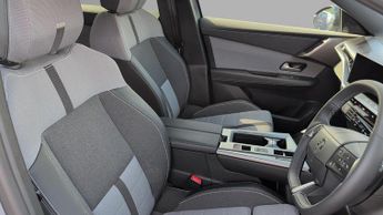 Vauxhall Grandland Electric 73kWh GS SUV 5dr Electric Auto (213 ps)