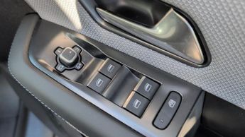 Vauxhall Grandland Electric 73kWh GS SUV 5dr Electric Auto (213 ps)