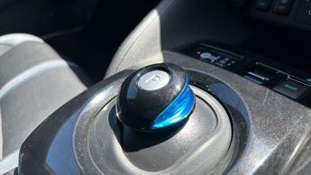Nissan Leaf 40kWh Tekna Hatchback 5dr Electric Auto (150 ps)