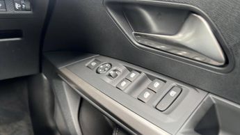 Peugeot 3008 SUV 1.2 Allure SUV 5dr Petrol Hybrid e-DSC6 Euro 6 (s/s) (136 ps)