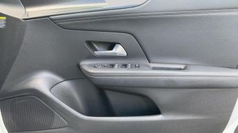 Vauxhall Mokka Electric 50kWh SRi Premium SUV 5dr Electric Auto (136 ps)