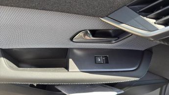 Vauxhall Grandland Electric 73kWh GS SUV 5dr Electric Auto (213 ps)