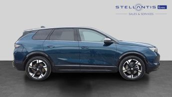 Vauxhall Grandland Electric 73kWh Ultimate SUV 5dr Electric Auto (213 ps)