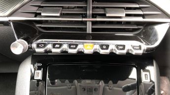 Peugeot 208 50kWh E-Style Auto 5dr (7.4kW Charger)