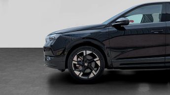 Vauxhall Grandland Electric 73kWh Ultimate SUV 5dr Electric Auto (213 ps)