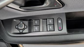 Vauxhall Grandland Electric 73kWh Ultimate SUV 5dr Electric Auto (213 ps)