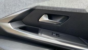 Peugeot 5008 73kWh GT SUV 5dr Electric Auto (210 ps)