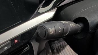 Vauxhall Mokka Electric 50kWh Elite Premium SUV 5dr Electric Auto (136 ps)