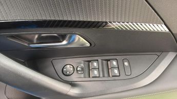 Peugeot 2008 50kWh Allure SUV 5dr Electric Auto (7kW Charger) (136 ps)