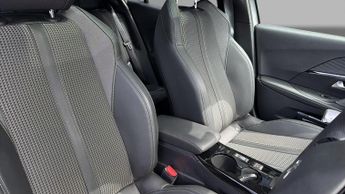 Peugeot 2008 50kWh GT SUV 5dr Electric Auto (7kW Charger) (136 ps)
